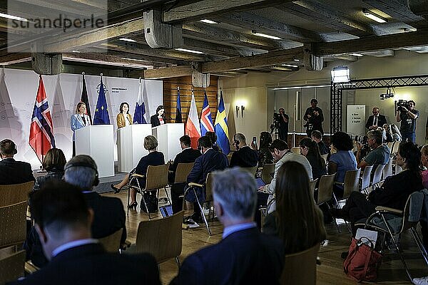 (L-R) Anniken Huitfeldt  Außenministerin von Norwegen  Annalena Bärbock  Bundesaussenministerin  und Johanna Sumuvuori  Staatssekretärin im Außenministerium Finnland  aufgenommen bei einer Pressekonferenz im Rahmen des Treffens der Aussenministerinnen und Außenminister des Ostseerates in Wismar  02.06.2023.  Wismar  Deutschland  Europa