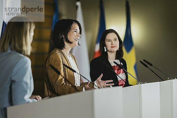 (L-R) Anniken Huitfeldt  Außenministerin von Norwegen  Annalena Bärbock (Bündnis 90 Die Grünen)  Bundesaussenministerin  und Johanna Sumuvuori  Staatssekretärin im Außenministerium von Finnland  aufgenommen bei einer Pressekonferenz nach dem Treffen der Aussenministerinnen und Außenminister des Ostseerates in Wismar  02.06.2023.  Wismar  Germany