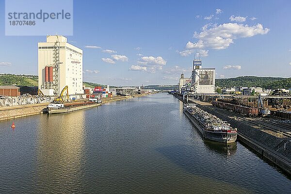 Hafen Stuttgart  Frachtschiff  Metallschrott  Neckar  Stuttgart  Baden-Württemberg  Deutschland  Europa