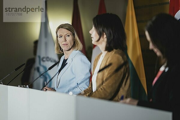 (L-R) Anniken Huitfeldt  Außenministerin von Norwegen  Annalena Bärbock (Bündnis 90 Die Grünen)  Bundesaussenministerin  und Johanna Sumuvuori  Staatssekretärin im Außenministerium von Finnland  aufgenommen bei einer Pressekonferenz nach dem Treffen der Aussenministerinnen und Außenminister des Ostseerates in Wismar  02.06.2023.  Wismar  Germany