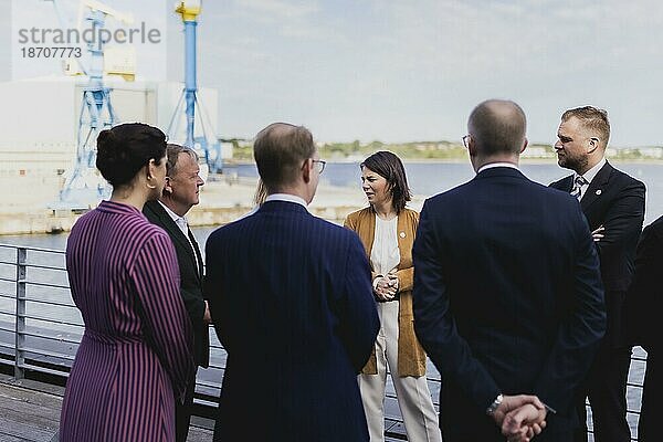 (L-R) Dordis Kolbrun Reykfjoerd Gylfadottir  Außenministerin von Island  Lars Lokke Rasmussen  Außenminister von Dänemark  Anniken Huitfeldt  Außenministerin von Norwegen  Tobias Billstroem  Außenminister von Schweden  Annalena Bärbock (Bündnis 90 Die Grünen)  Bundesaussenministerin  Andris Pelss  Staatssekretär in Lettland  und Gabrielius Landsbergis  Außenminister von Litauen  aufgenommen im Rahmen des Treffens der Aussenministerinnen und Außenminister des Ostseerates in Wismar  02.06.2023.  Wi