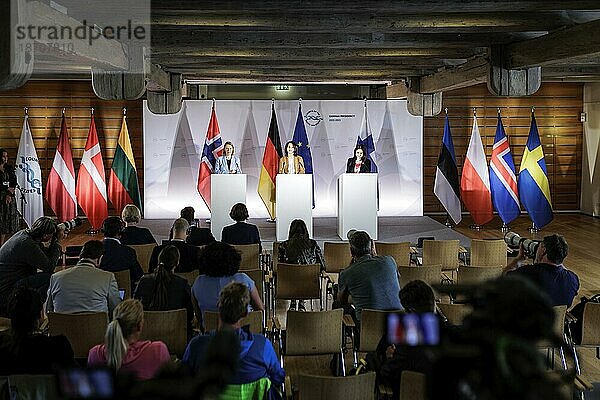 (L-R) Anniken Huitfeldt  Außenministerin von Norwegen  Annalena Bärbock  Bundesaussenministerin  und Johanna Sumuvuori  Staatssekretärin im Außenministerium Finnland  aufgenommen bei einer Pressekonferenz im Rahmen des Treffens der Aussenministerinnen und Außenminister des Ostseerates in Wismar  02.06.2023.  Wismar  Deutschland  Europa