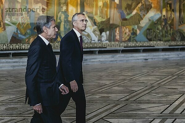 (R-L) Jens Stoltenberg  Generalsekretär der NATO  und Antony Blinken  Außenminister der Vereinigten Staaten von Amerika  aufgenommen im Rahmen des Treffens der NATO-Aussenministerinnen und Aussenministern in Oslo  01.06.2023.  Oslo  Norwegen  Europa