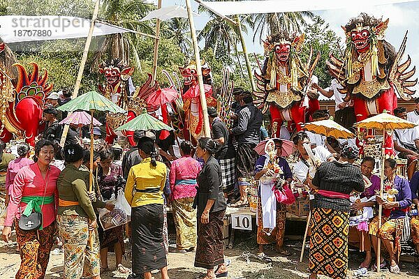 Verbrennungszeremonie (Ngaben)  Vorbereitung auf dem Verbrennungsplatz  Ubud  Bali  Indonesien  Asien