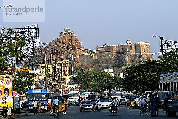 Die 83 m hohe Felsenfestung und der Ucchi Pillayar Ganesha Koil Kovil-Tempel in Tiruchirappalli Trichy  Tamil Nadu  Südindien  Indien  Asien