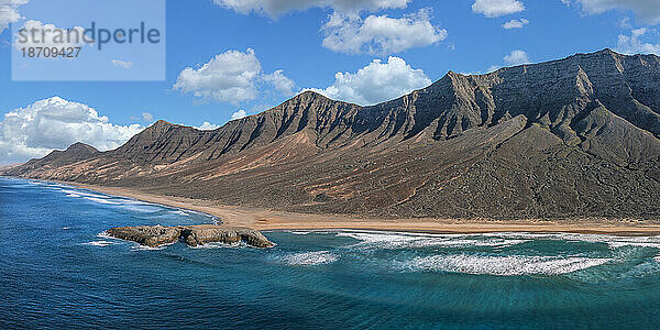 Insel El Islote und Pico de la Zarza-Gebirge  Strand von Cofete  Halbinsel Jandia  Fuerteventura  Kanarische Inseln  Spanien  Atlantik  Europa