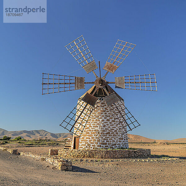 Traditionelle Windmühle Molino de Tefia  Tefia  Fuerteventura  Kanarische Inseln  Spanien  Atlantik  Europa