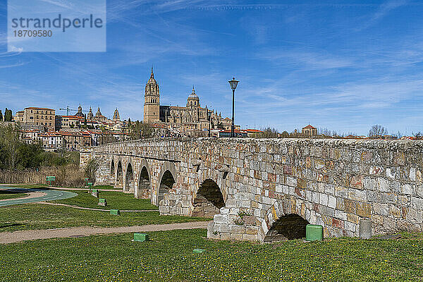 Römische Brücke  Salamanca  UNESCO-Weltkulturerbe  Kastilien und León  Spanien  Europa