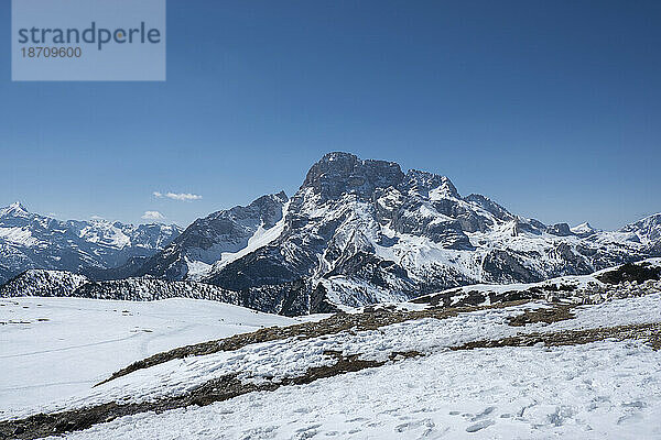 Croda Rossa D'Ampezzo Berg bedeckt von unberührtem Schnee  Dolomiten  Italien  Europa