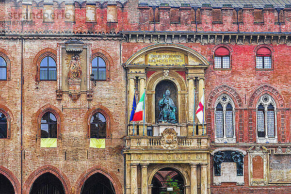 Rathausfassade  Palazzo d'Accursio  14. Jahrhundert  Bologna  Emilia Romagna  Italien  Europa