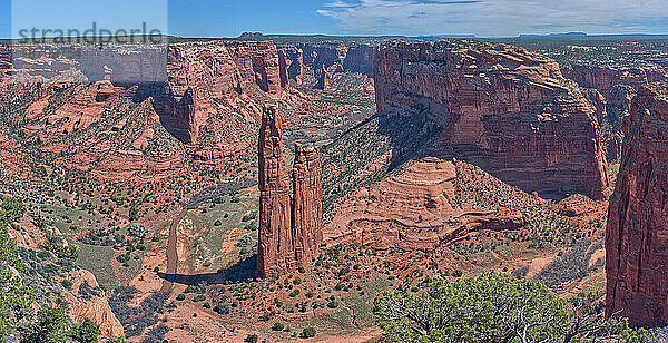 Blick auf Spider Rock vom Aussichtspunkt am Ende des Canyon De Chelly National Monument South Rim  Arizona  Vereinigte Staaten von Amerika  Nordamerika