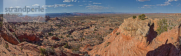 Glen Canyon Recreation Area mit links dem Vermillion Cliffs National Monument und Marble Canyon  betrachtet von einem Beobachtungspunkt entlang der US89 südlich von Page  Arizona  Vereinigte Staaten von Amerika  Nordamerika