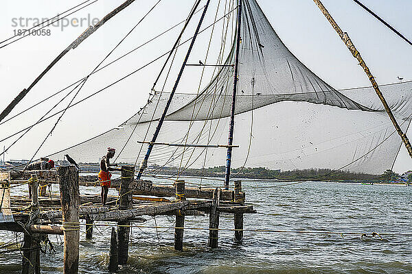 Chinesische Fischernetze  Kochi  Kerala  Indien  Asien