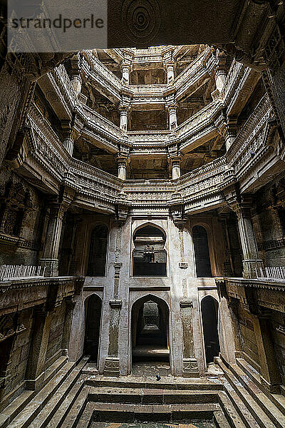 Adalaj-Stufenbrunnen (Rudabai-Stufenbrunnen)  Adalaj  Gujarat  Indien  Asien