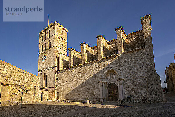 Blick auf die Kathedrale  UNESCO-Weltkulturerbe  Ibiza-Stadt  Eivissa  Balearen  Spanien  Mittelmeer  Europa