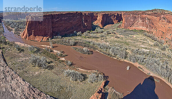 Blick auf den Tunnel Canyon im Canyon De Chelly westlich von Tseyi Overlook  Arizona  Vereinigte Staaten von Amerika  Nordamerika