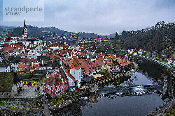 Blick aus der Vogelperspektive auf die mittelalterliche Stadt Ceský Krumlov