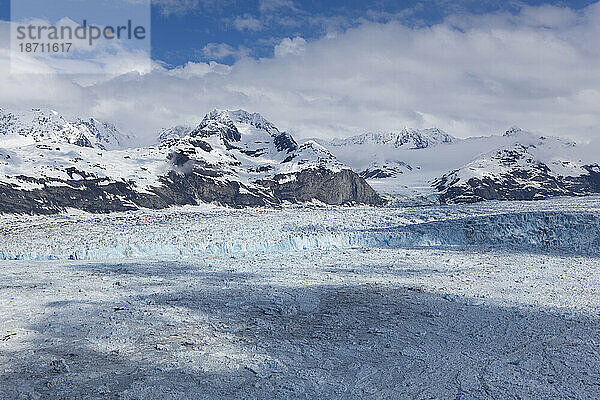 Ein Blick auf die Kalbungsfläche des Hauptarms des Columbia-Gletschers in der Nähe von Valdez  Alaska.