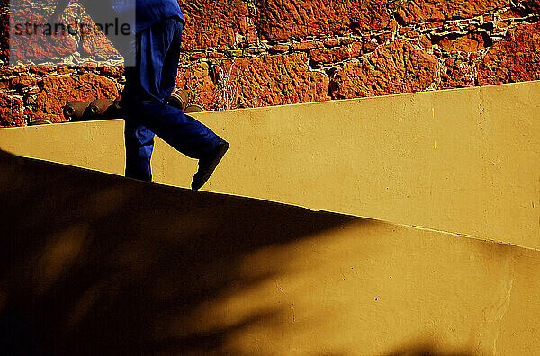 Arbeiter in der Festung Maputo  Mosambik.