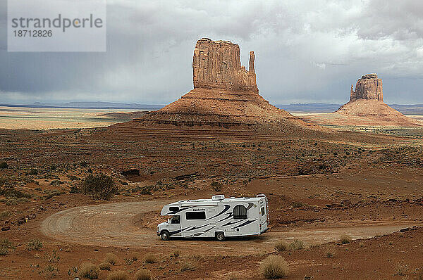 Wohnmobil  Monument Valley Navajo Tribal Park  Arizona/Utah  USA