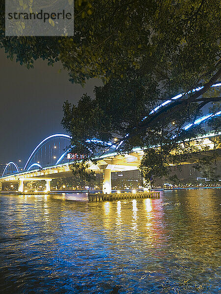 Brücke über den Perlfluss in Guangzhou  Guangdong  China.