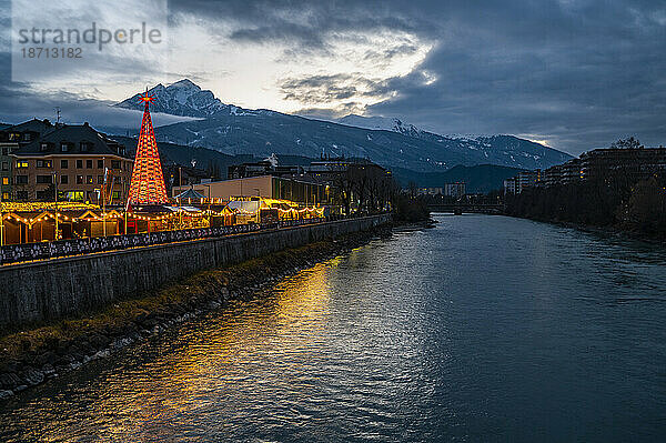 Weihnachtsmarkt am Inn in Innsbruck