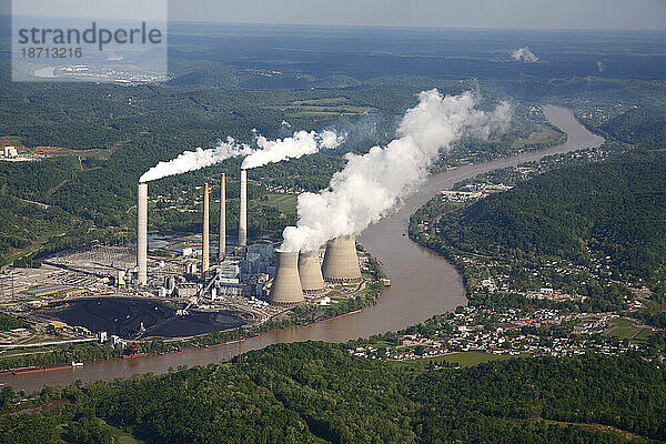 Luftaufnahme eines Kohlekraftwerks