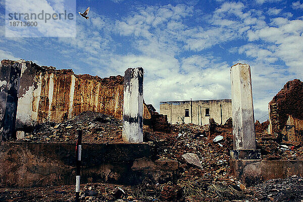 Ein zerstörtes Gebäude im Zentrum von Tanga  Tansania.