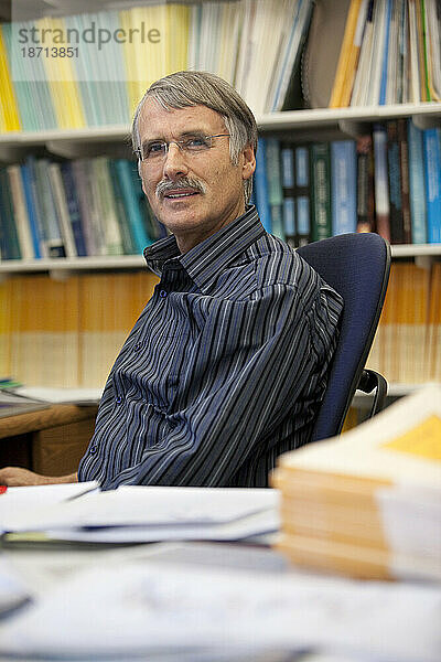 Ein Porträt von Kevin Trenberth  einem der weltweit führenden Wissenschaftler zum Klimawandel  in seinem Büro im National Center for Atmospheric Reasearch in Boulder  CO.