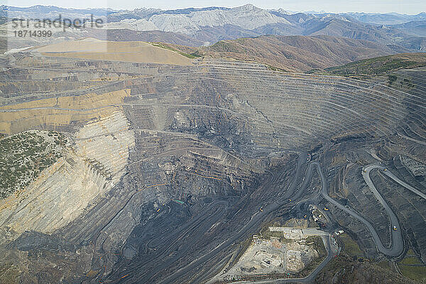 Tagebau-Kohlebergwerk aus der Luft