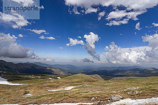 Wolken und Himmel in großer Höhe am Mount Evans in Colorado