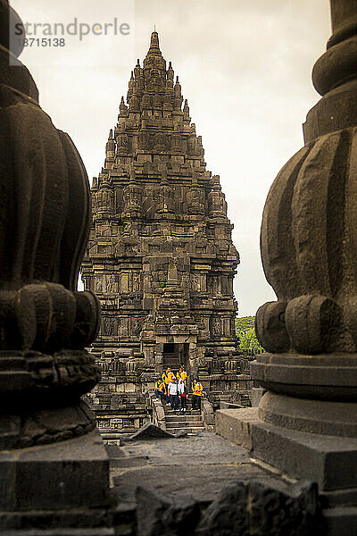 Menschen im Prambanan-Tempel  Yogyakarta  Insel Java  Indonesien