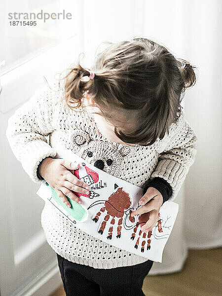 Mädchen unterrichtet Weihnachtskarte