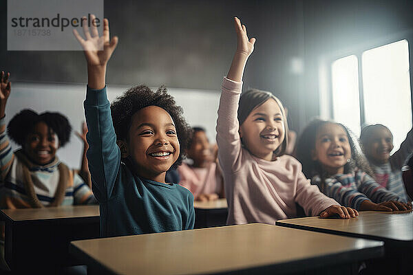 Gemischtrassige  glückliche Schüler heben sich im Unterricht die Hand. Generative KI.
