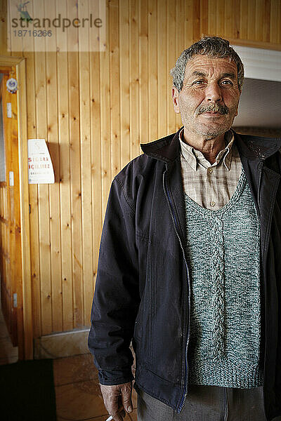 Porträt eines Lebensmittelhändlers. Antalya  Türkei.