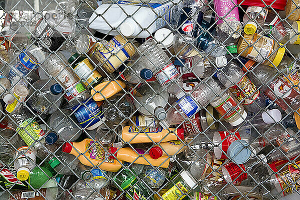 Flaschen zum Recycling.