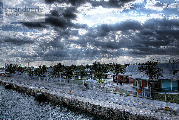 Pier und Souvenirläden in Freeport  Bahamas