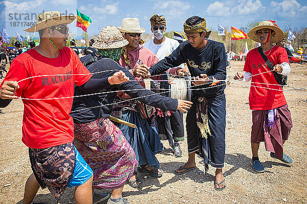Jährliches Festival der traditionellen Drachen in Bali.Indonesien.