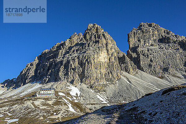 Rifugio Auronzo und Tre Cime di Lavaredo  Dolomiten  Venetien  Italien