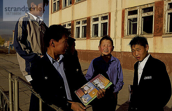 Studenten in Sarangol  Mongolei.