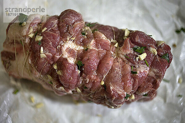 Ein gefülltes Stück Fleisch von einem spanischen iberischen Schwein.