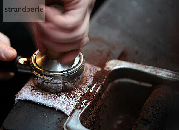 Gemahlener Kaffee für ein Espressogetränk