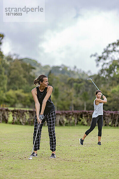 Frauen spielen Golf  Bedugul  Bali  Indonesien