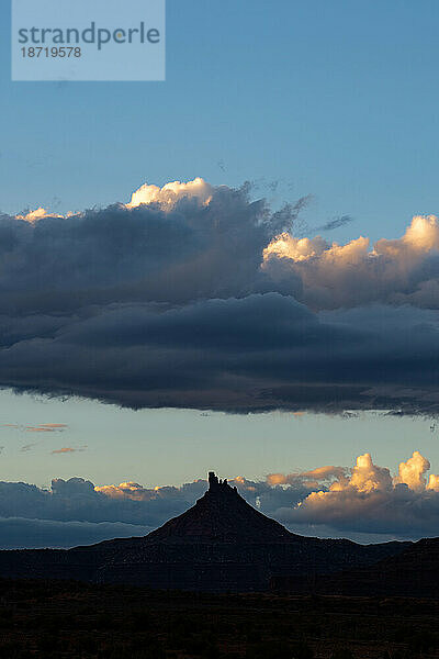 Der North Six Shooter bei Sonnenuntergang in Indian Creek  Utah