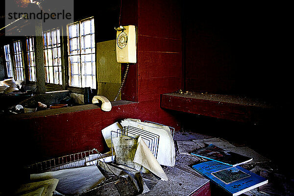 Eckbüro in einem verlassenen Resorthotel in den Catskills Mountains.