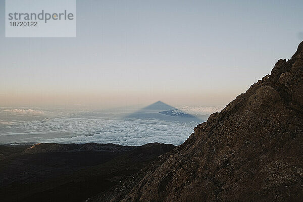 Schatten des Teide am Horizont  vom Gipfel aus gesehen