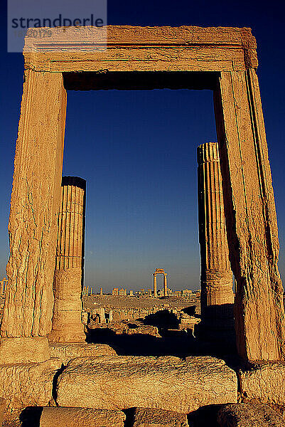 Römische Ruinen von Tadmor  in der Palmyra-Wüste  Syrien.