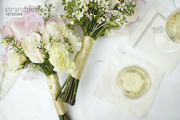 Blumen und Champagner während einer Hochzeit in Los Angeles  Kalifornien.