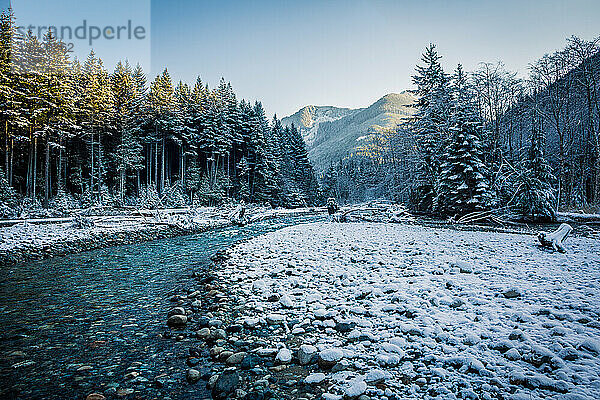 Sonnenaufgang am Snoqualmie River