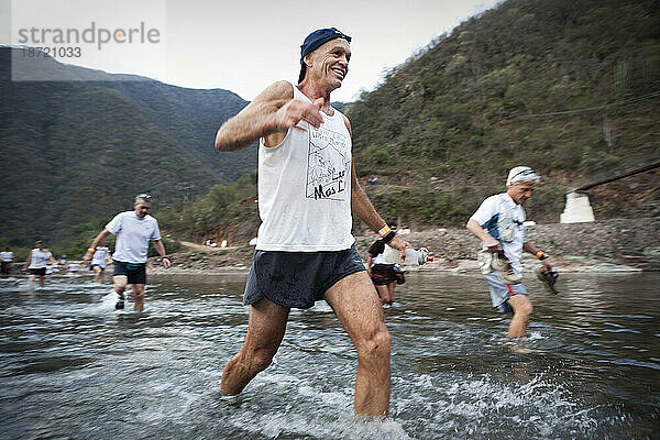 Micah True  auch bekannt als Caballo Blanco  ist Gastgeber des Copper Canyon Ultra Marathon